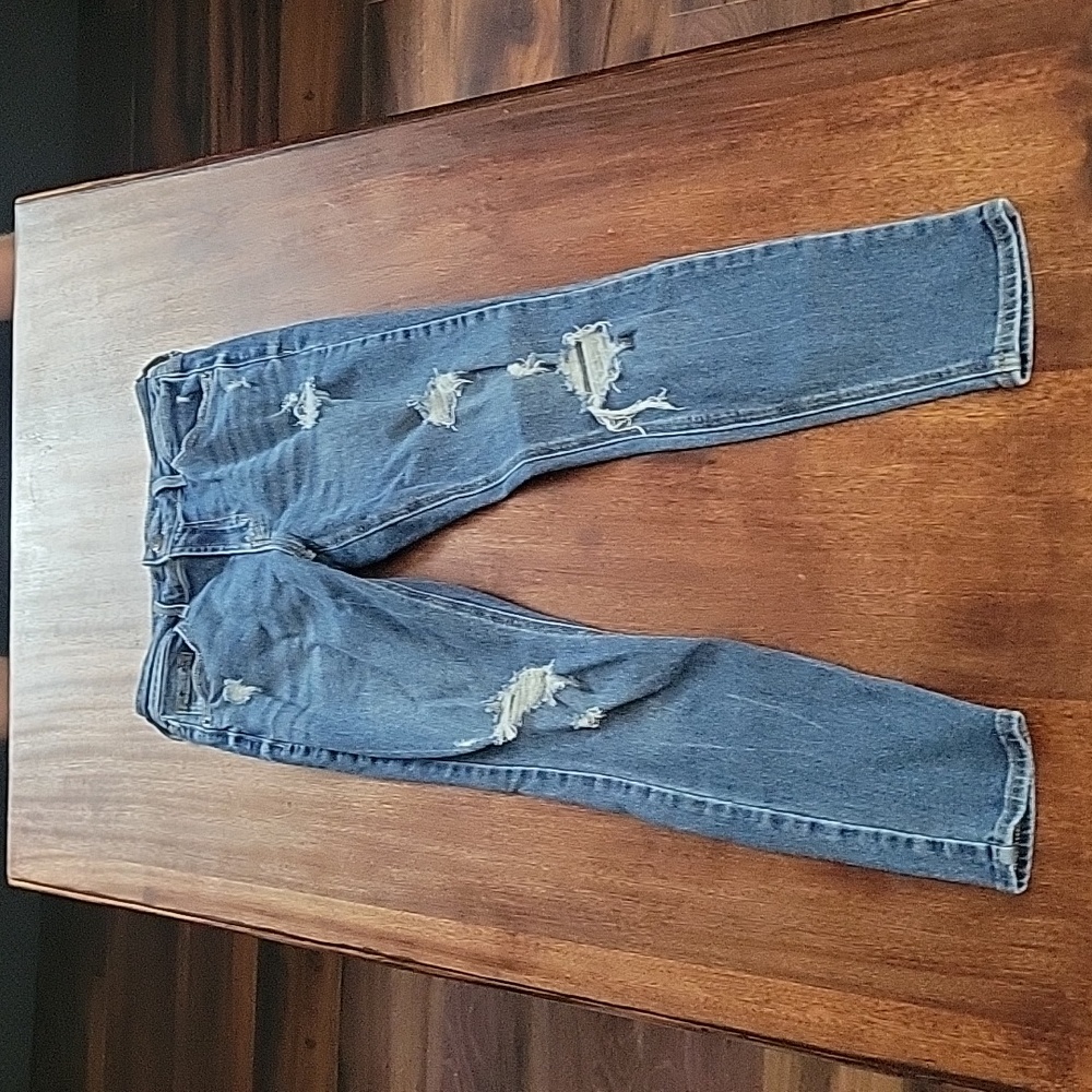 Women size 4- Old Navy, distressed, mid-rise Super skinny, Rockstar jeans.